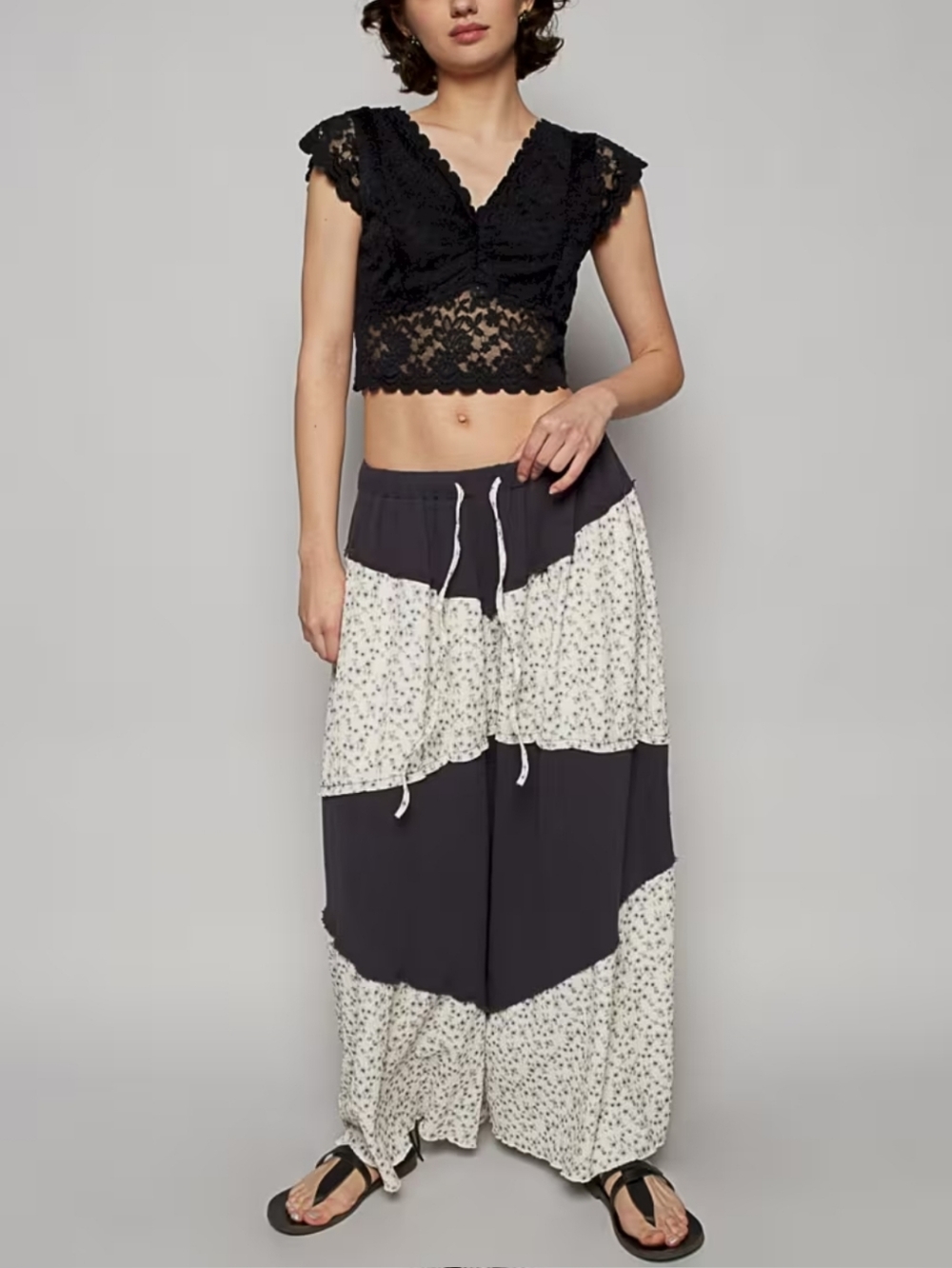 NS69.POL Tiered Floral Contrast Wide Leg Pants - Picture 3 of 4